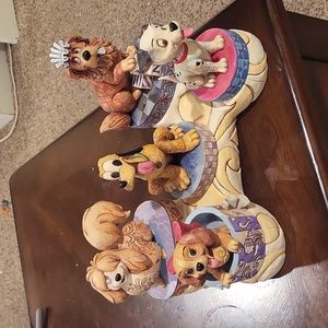Jim Shore DisneyTraditions - 5 Disney Dogs Plus Bone Display